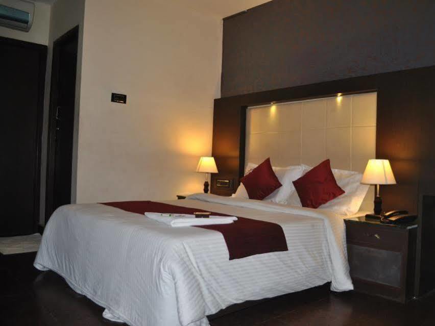 Hotel Mars Classic Chennai Exterior foto
