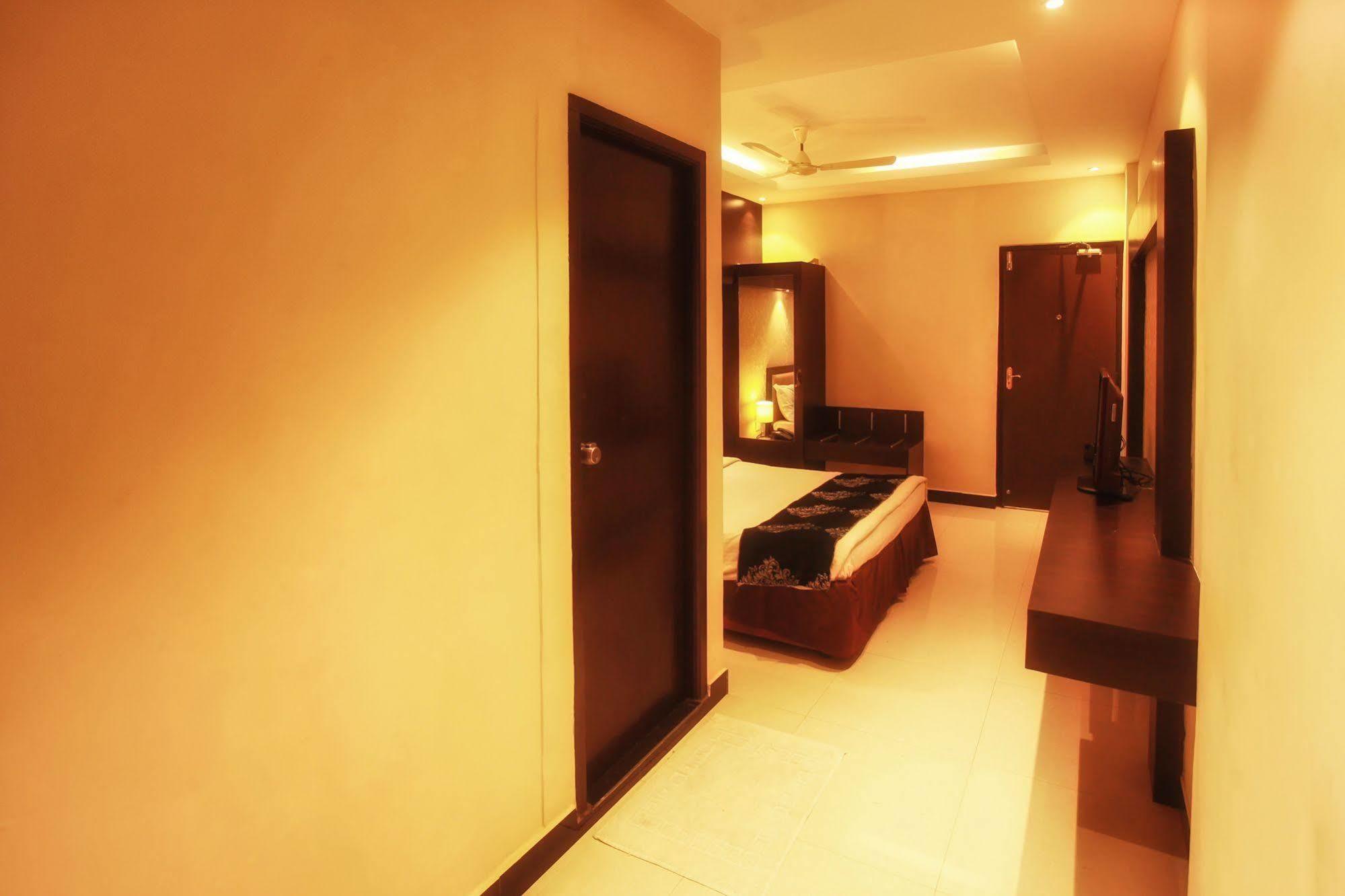 Hotel Mars Classic Chennai Exterior foto
